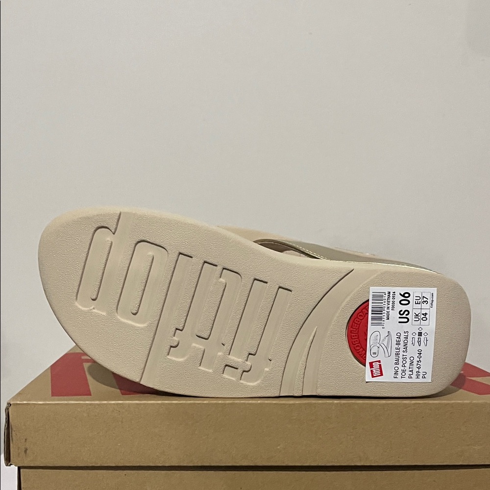 Fitflop Women's Fino Bauble-Bead Toe-Post Sandals Cream/Gold
Size 6 - Picture 6 of 6